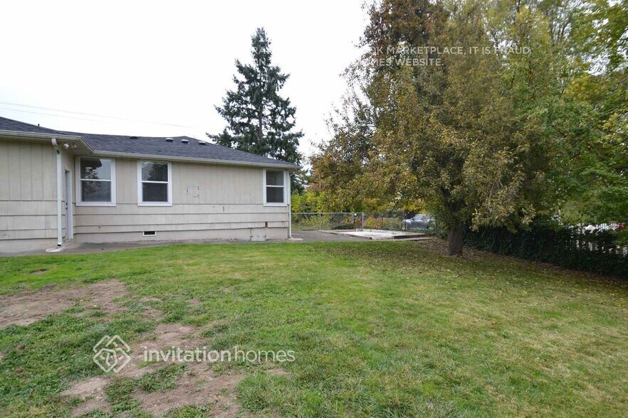 Building Photo - 609 114th Ave E