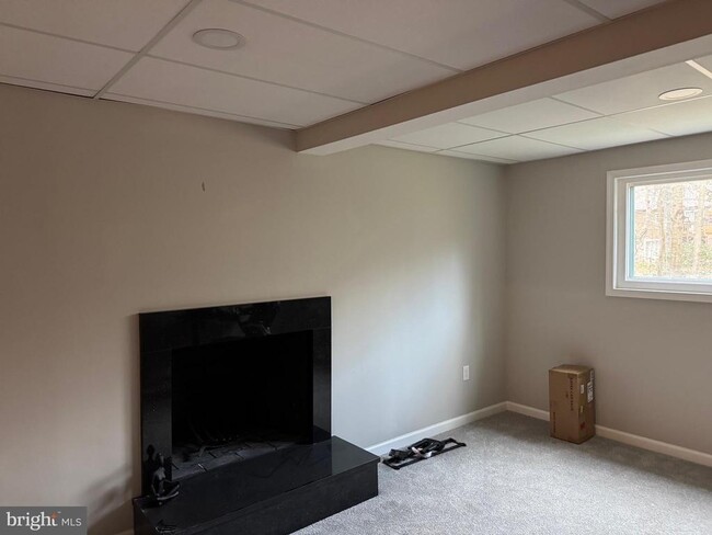 Building Photo - 933 Golden W Way