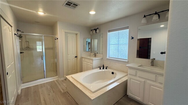 Building Photo - 5273 Candlespice Way