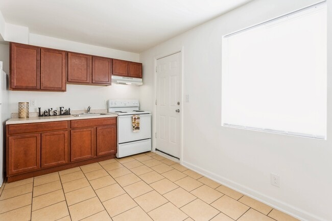 Interior Photo - Pangea Oaks