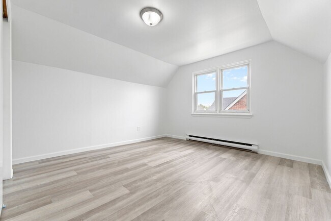 Building Photo - 813 N Kiowa St