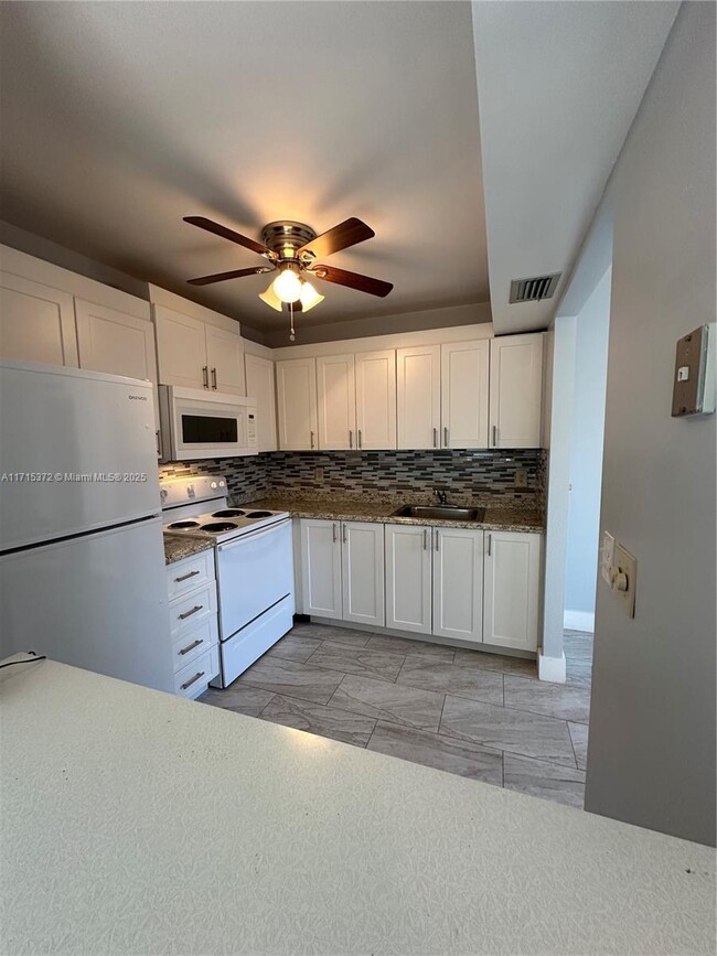 Building Photo - 514 Saxony Dr