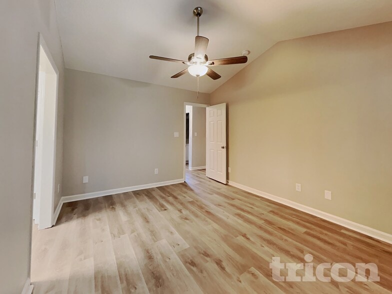 Building Photo - 120 Villavista Trce
