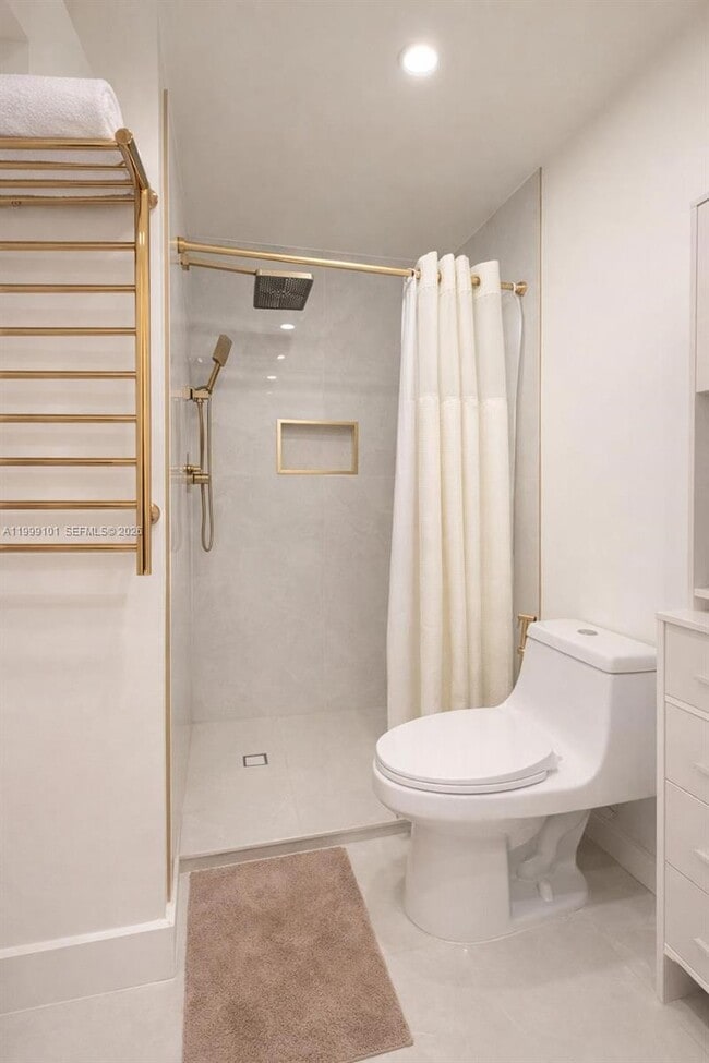 Building Photo - 769 Banks Rd