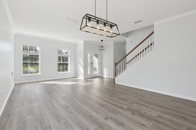 Building Photo - 140 Corral Cir