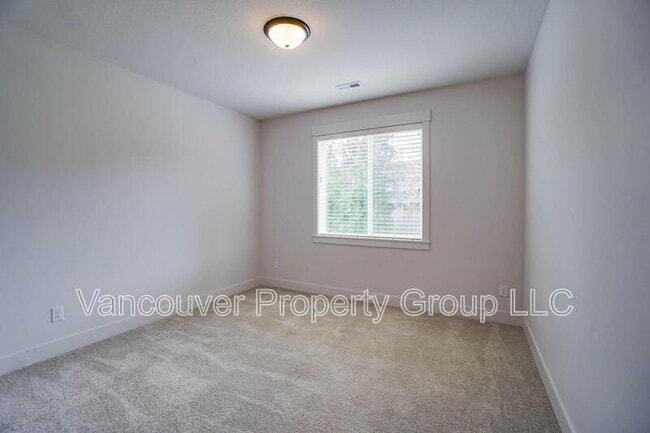 Building Photo - 15103 NE 98th Cir