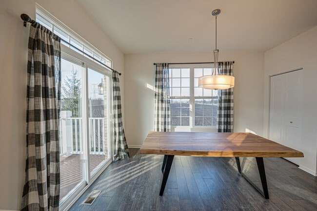 Building Photo - 4449 Monroe Ct