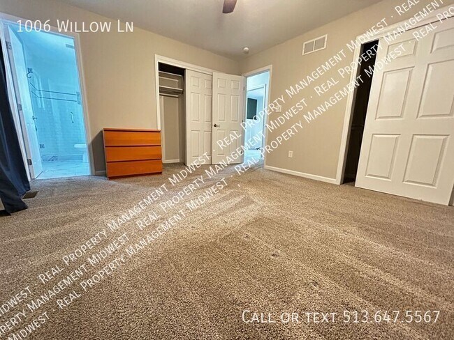 Building Photo - 1006 Willow Ln