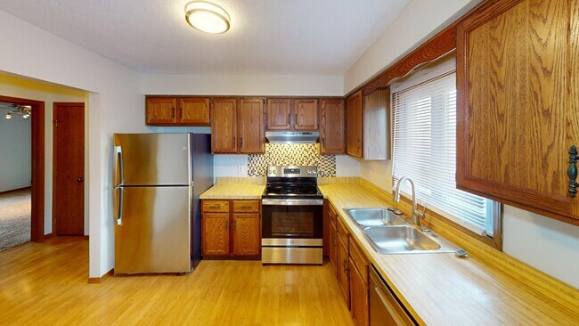 Building Photo - 816 Pearson Cir