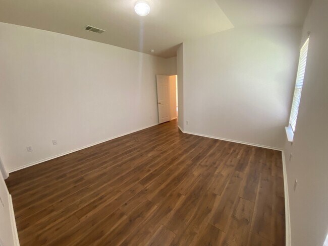 MASTER BEDROOM - 1119 Burgess Dr