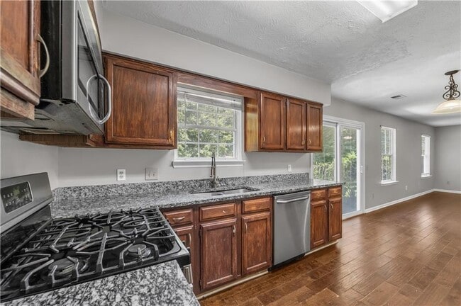 Building Photo - 4890 Evergreen Valley Way