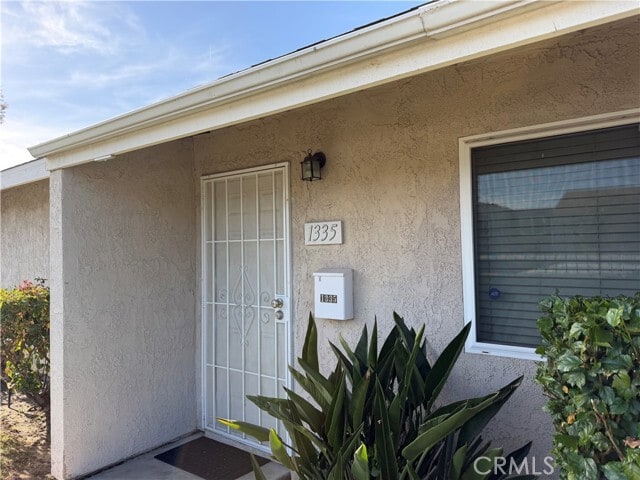 Building Photo - 1335 N Elderberry Ave