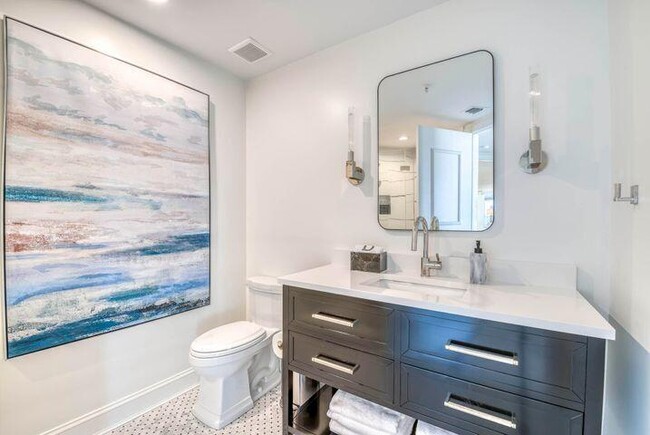 Building Photo - 570 Ocean Dr