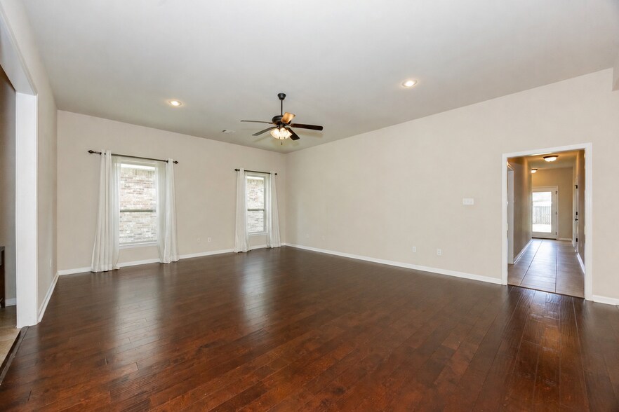 Building Photo - 8578 Arabella Ave