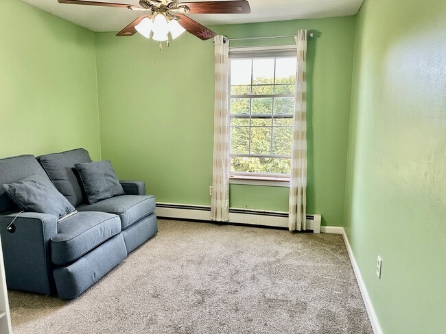 Building Photo - Like New 3BR, 1.5 bathroom Colonial For Rent