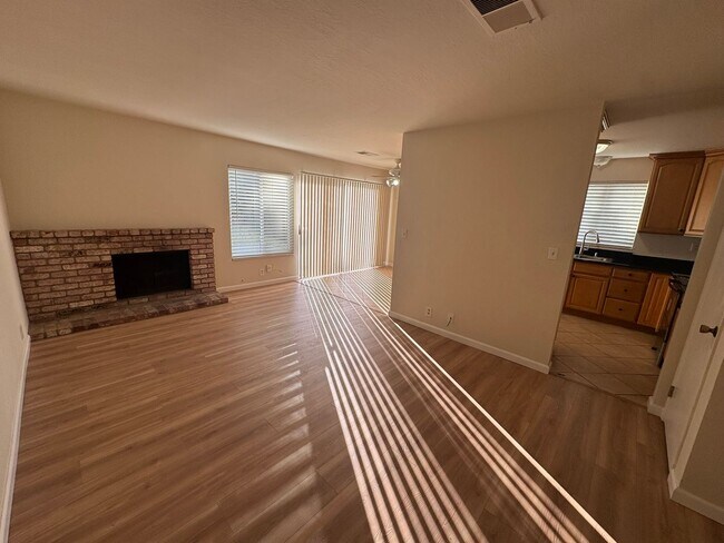 Building Photo - Spacious Hercules Home Near Parks & Schools with Large Backyard