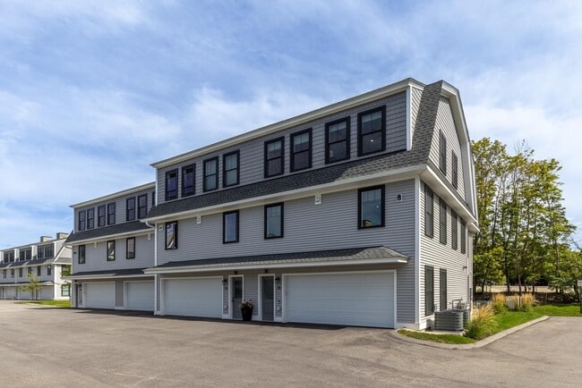 Building Photo - 28 Little Bay Dr