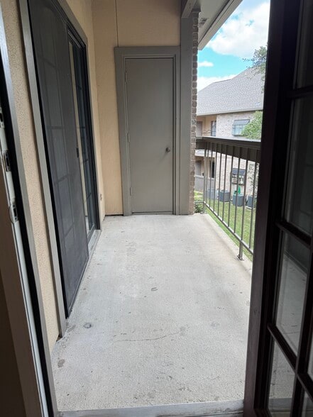 Building Photo - 11839 Parliament St