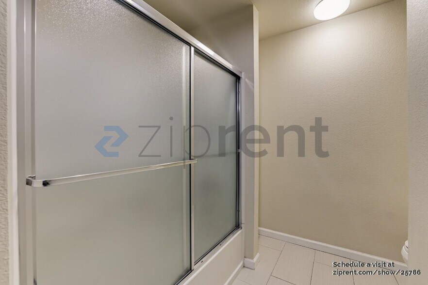 Building Photo - 821 Printempo Pl