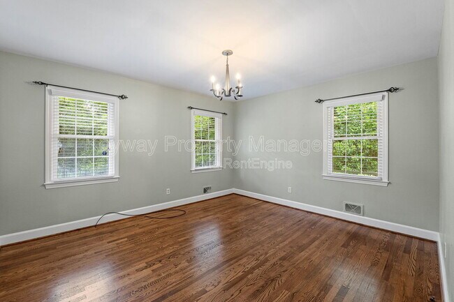 Building Photo - 1529 Dibble Rd S W