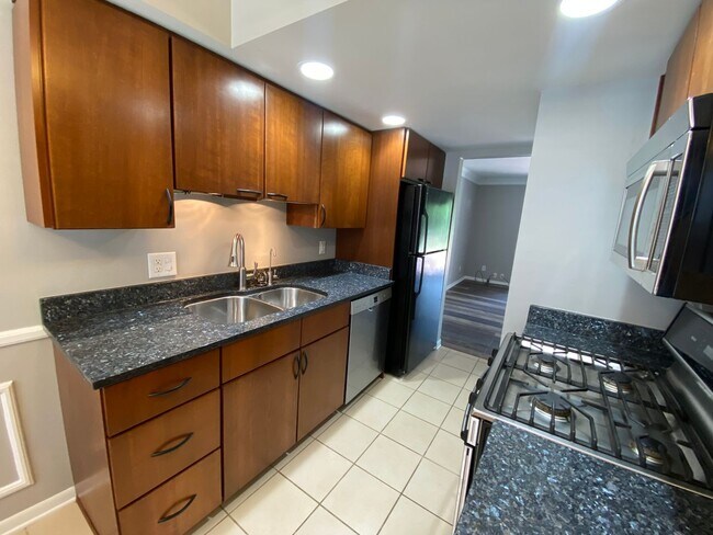 Building Photo - River-front condo