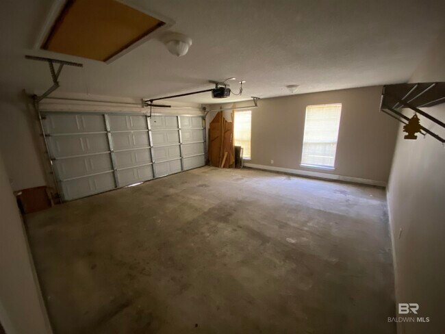 Building Photo - 7960 Eagle Creek Dr
