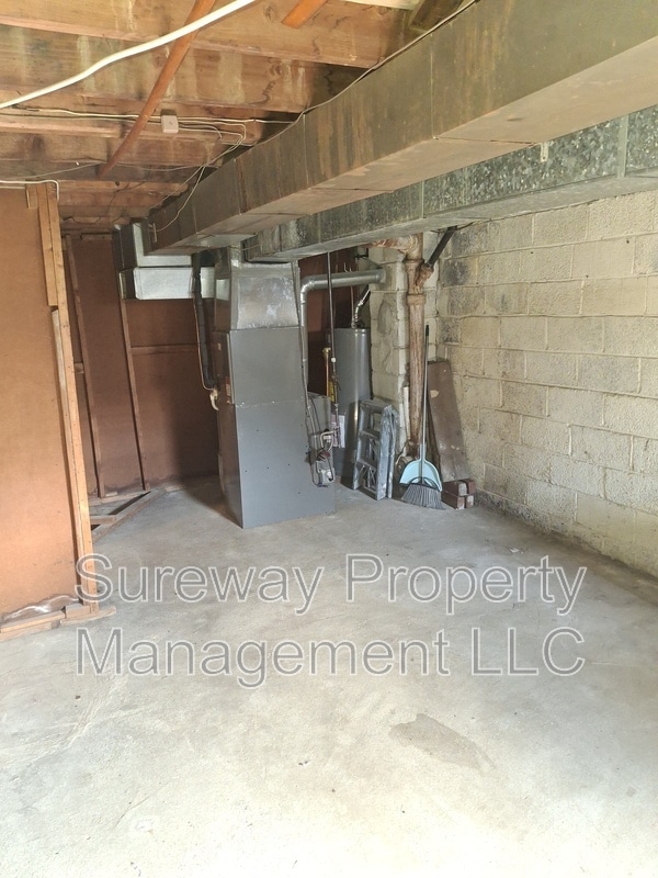 Building Photo - 915 W Browning Rd