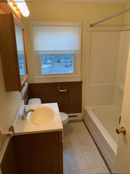 Building Photo - 76 Lorchris St