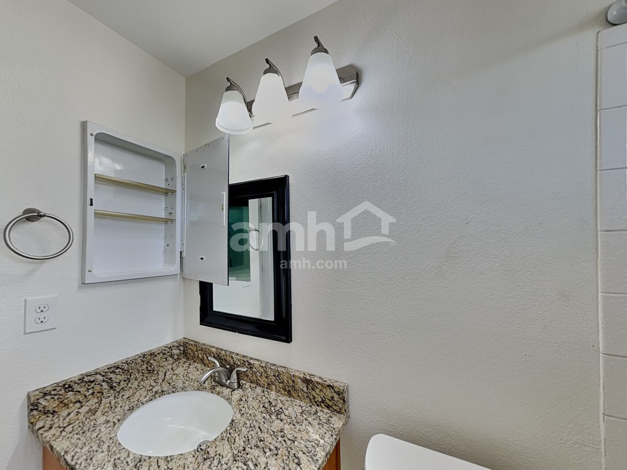 Building Photo - 14592 E 52nd Ave