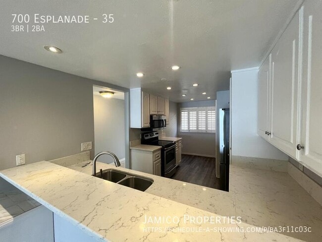 Building Photo - 700 Esplanade-35