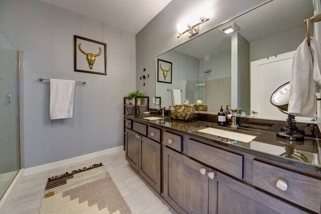 Building Photo - The Metropolitan - Floors 1-3