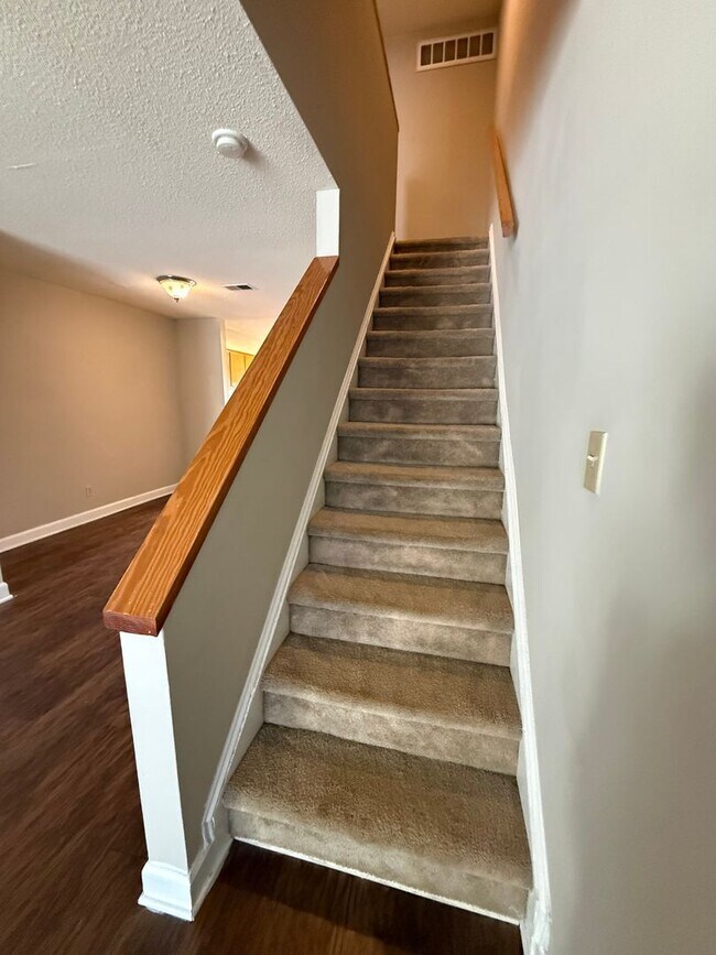 Building Photo - Spacious 2 Bed 2 Bath Town Home near NCSU Available NOW! LEASE NOW AND GET ONE MONTH FREE!
