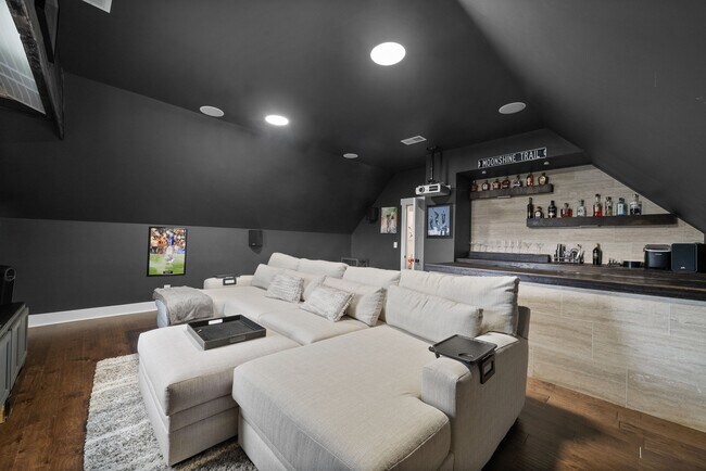 Building Photo - 832 Jersey Dr