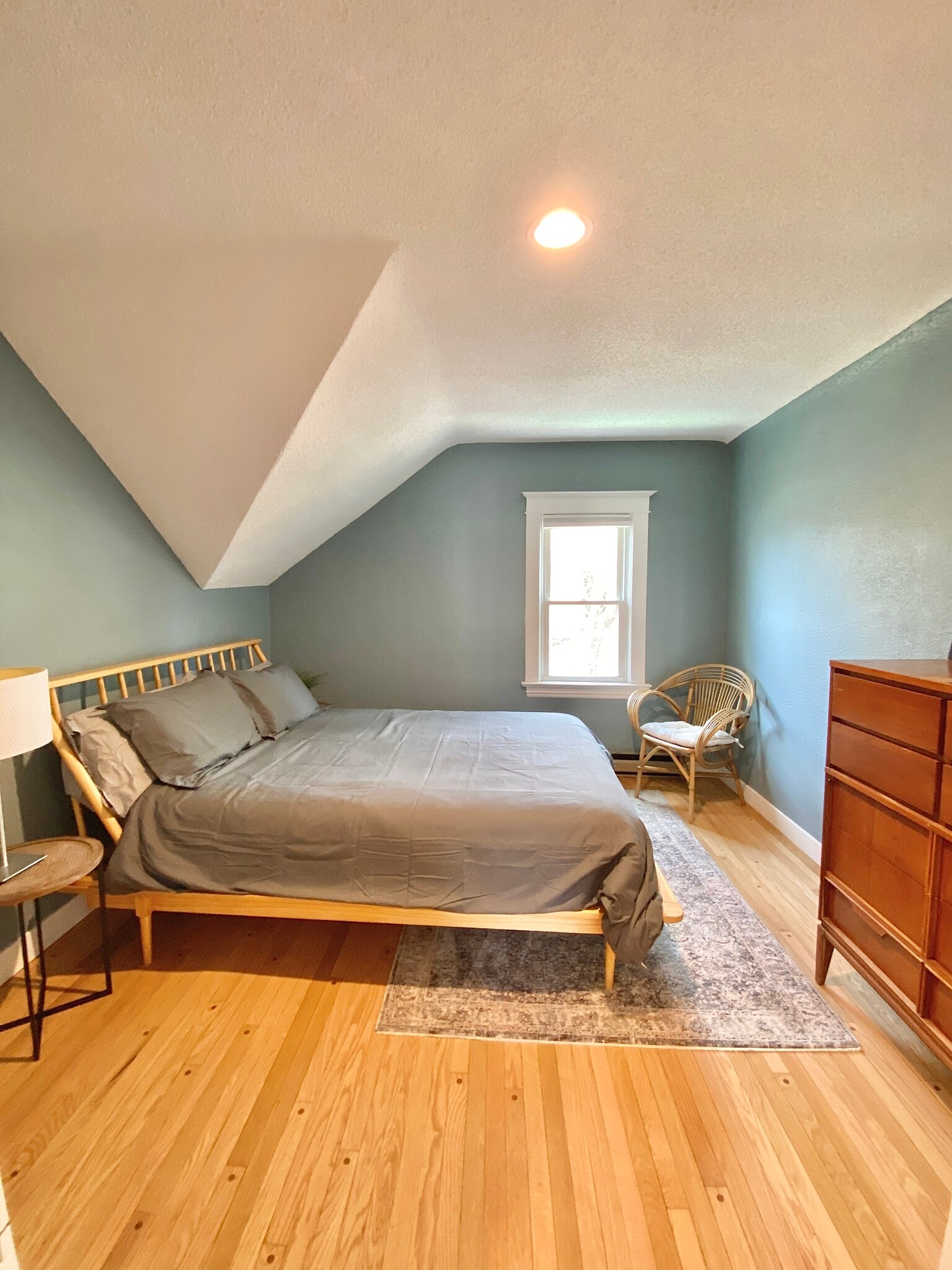 Building Photo - 1044 Saint Clair Ave