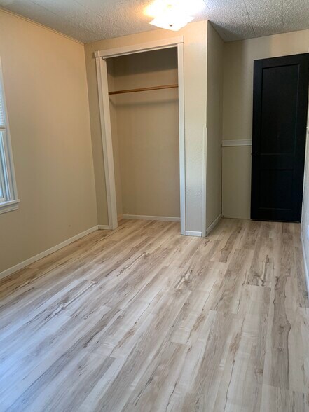 Bedroom 1 - 109 US-52