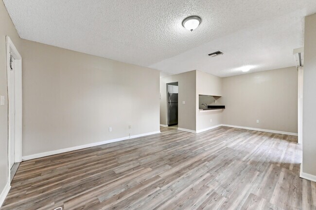 Building Photo - 6041 10th Ave N