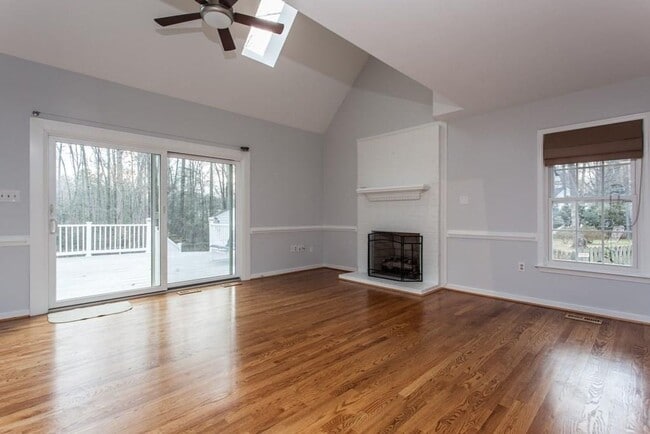 Building Photo - Beautiful 3 Bedroom, 2 Bathroom Home in Chesterfield ***Available Early-Mid June 2026***