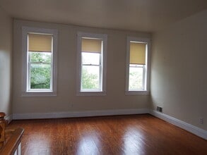 Building Photo - Beautiful Two Level Two Bedroom with Two Baths in Historic Mt Vernon Ready to Move In