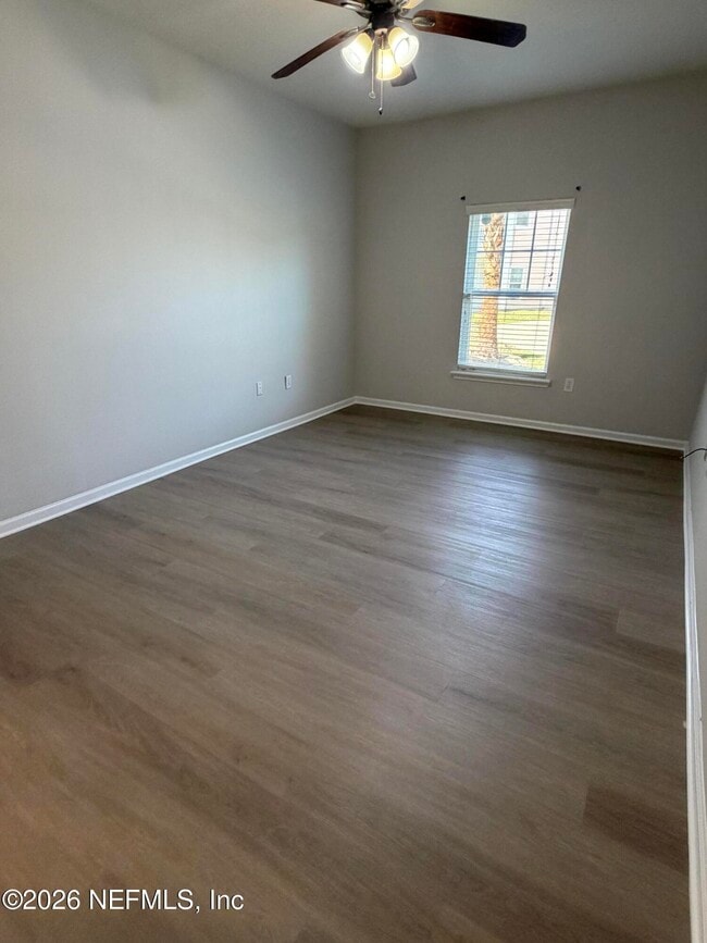 Building Photo - 8201 Green Parrot Rd