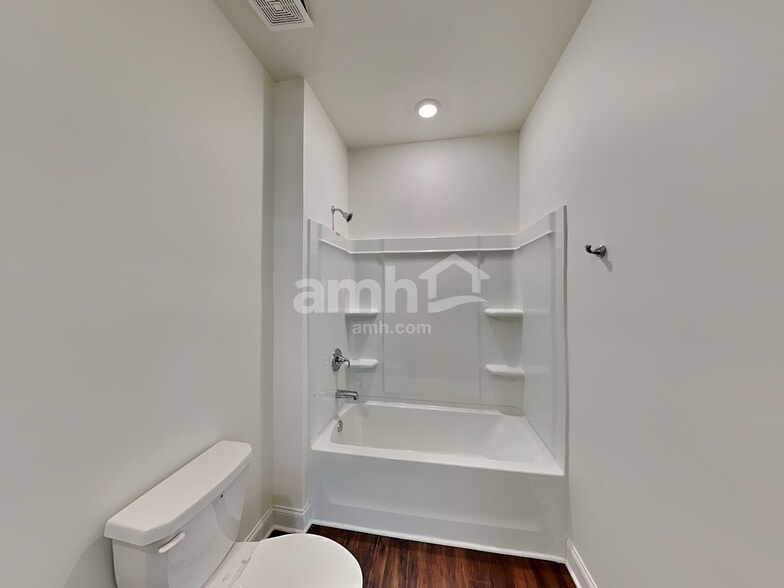 Building Photo - 889 Carnaby Ln