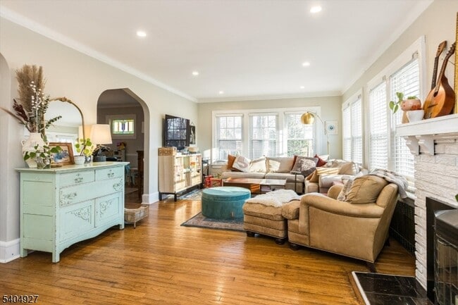 Building Photo - 398 Elmwood Ave