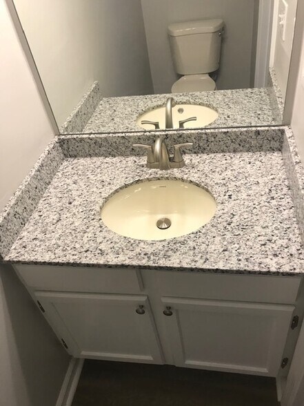 Building Photo - 831 Ashley Ln