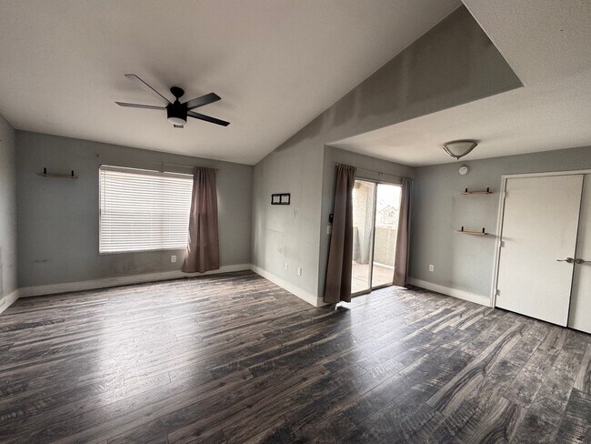 Building Photo - 2nd Floor 2 Bedroom Condo in Gated Community