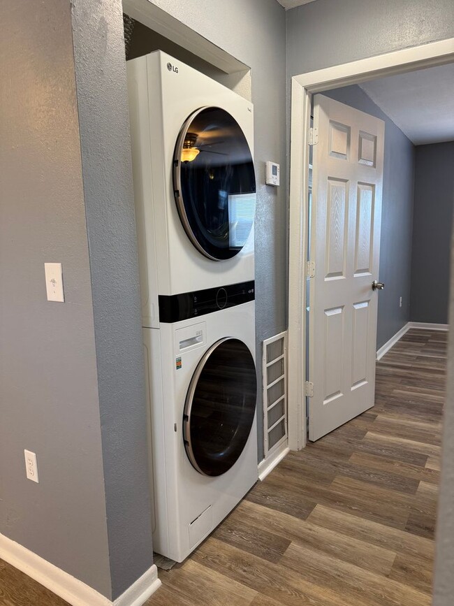 Building Photo - 65th Terrace N - Triplex