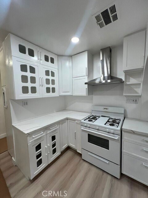 Building Photo - 9912 La Tuna Canyon Rd