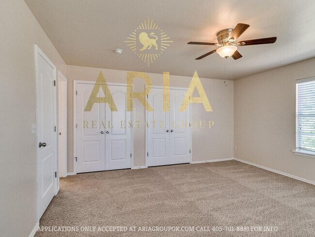 Building Photo - *611-613 Welston Cr.