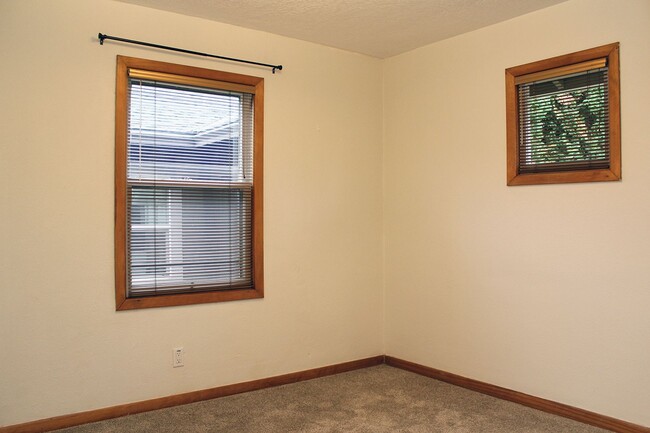 Building Photo - RENT SPECIAL - $500 off! Charming 1 Bed + ...