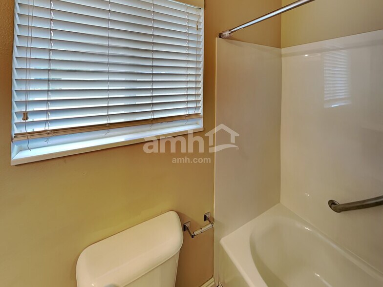 Building Photo - 10207 N Forest Creek Dr