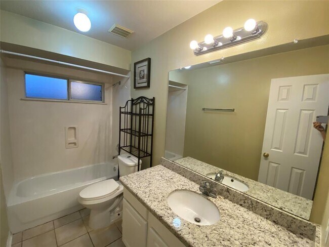 Building Photo - 15943 Breanna Ln