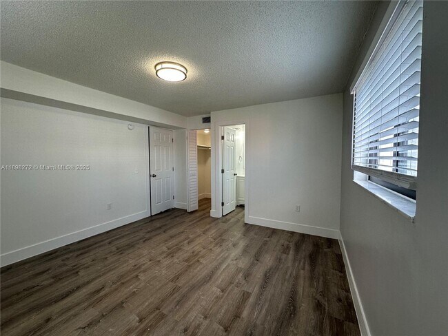 Building Photo - 529 SW 4th St